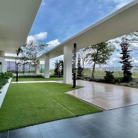Royale Cottage Midvalley Netflix Pools 4 Pax Johor Bahru Exterior photo